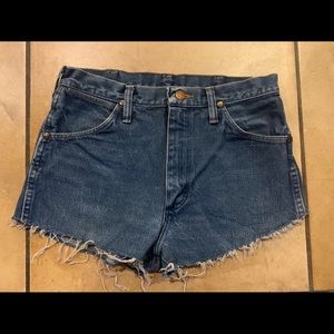 Vintage “Wrangler” Cut off denim shorts..